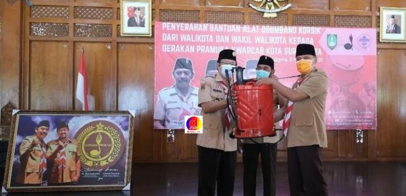 Walikota dan Wakil Walikota Surakarta Serahkan Bantuan Alat Drumband Kepada Gerakan Pramuka Kwarcab Kota Surakarta